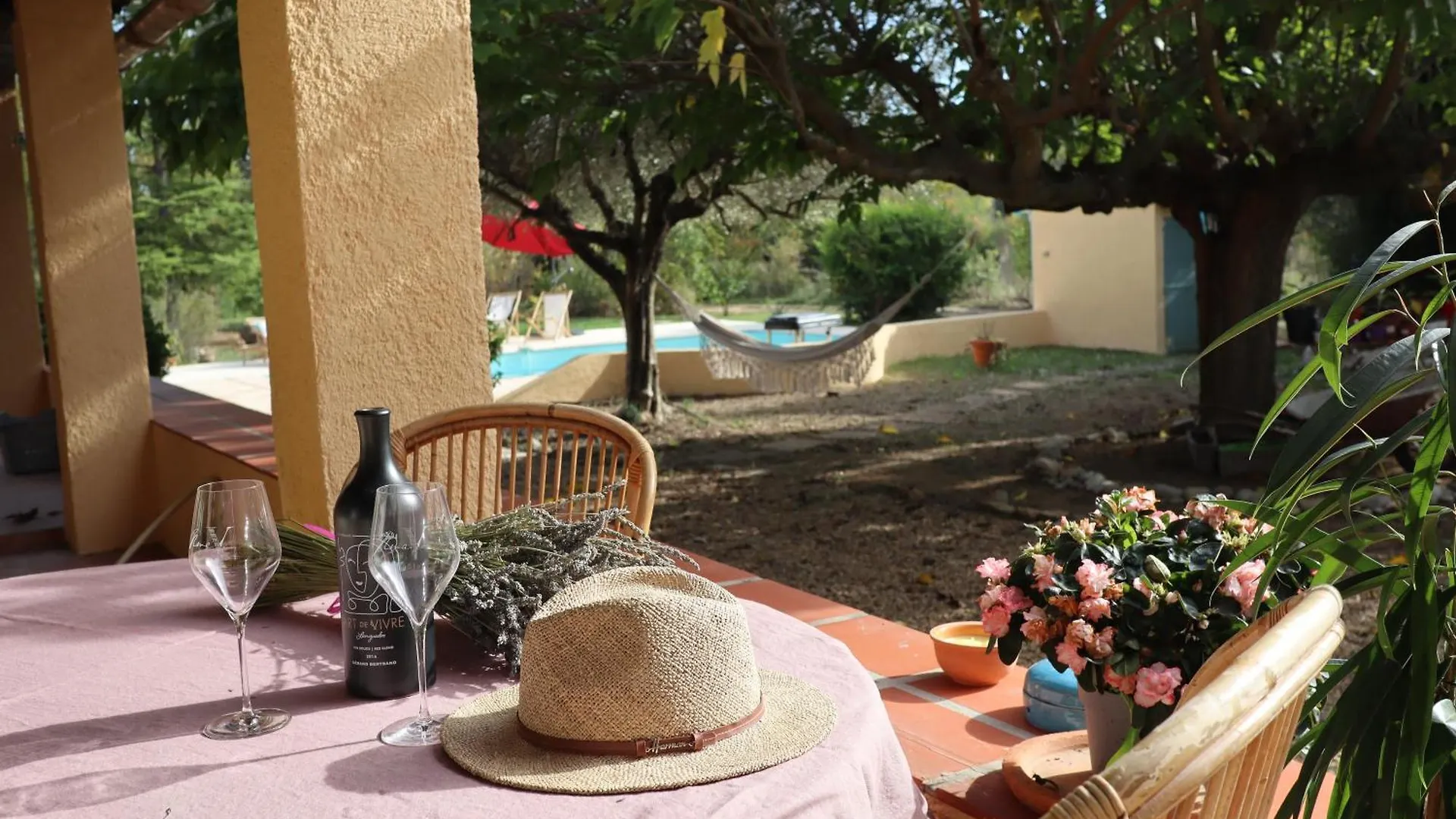 La Maison De Blu Lorgues Guest house